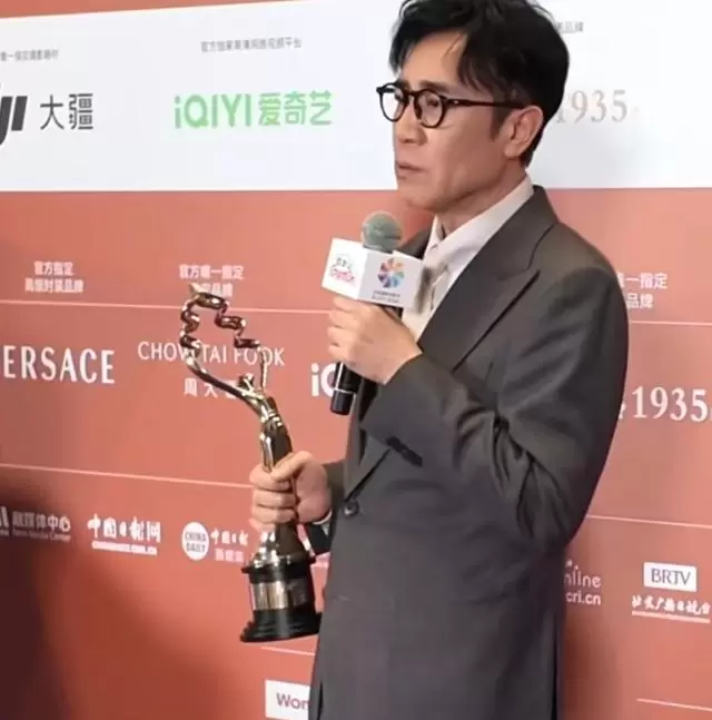 于和伟北影节凭《二手杰作》获最佳男主角：相关图片