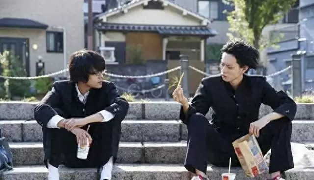 《濑户内海》与《马男波杰克》中的颓废形象引发跨文化共鸣：资讯配图