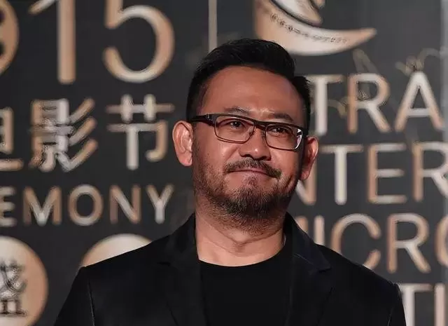 姜武出演张雪微短剧引年龄争议，《有梦就去追》上线即现真实感碰撞：现场图