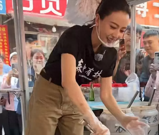 高圆圆沈阳早市实拍辣白菜戏份引全网关注：从腌菜动作到城市热度的真实涟漪：资讯配图