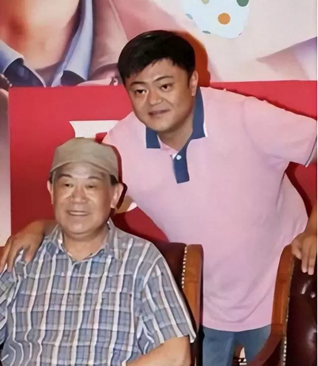高明晚年生活细节曝光：儿媳照料日常与《孔繁森》重播关联：资讯配图