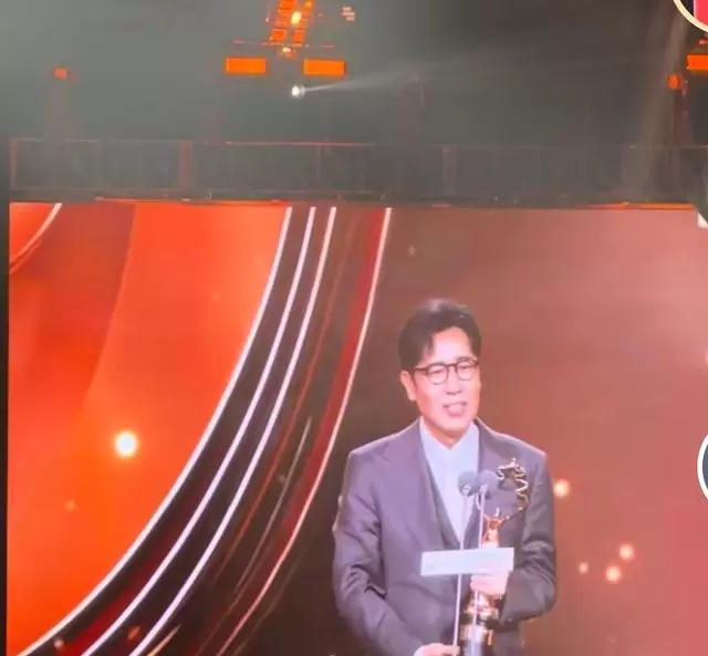 于和伟北影节凭《二手杰作》获最佳男主角：现场图