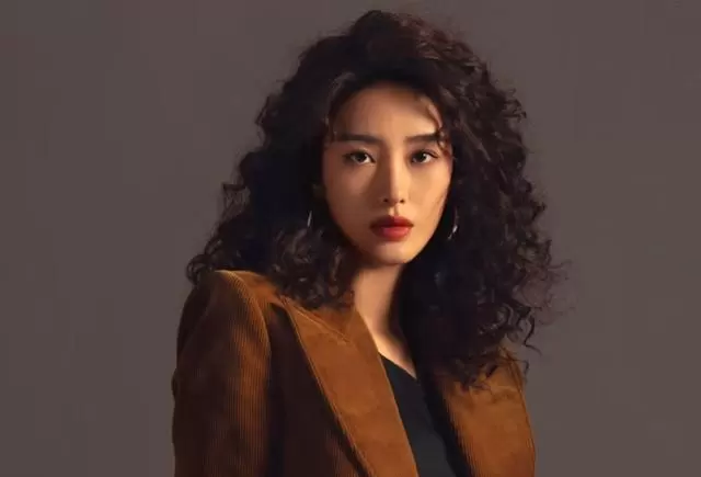 周媚跳楼成植物人，何韩隐瞒临终托付引爆角色关系裂变：现场图